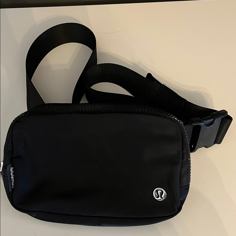 lululemon athletica belt bag